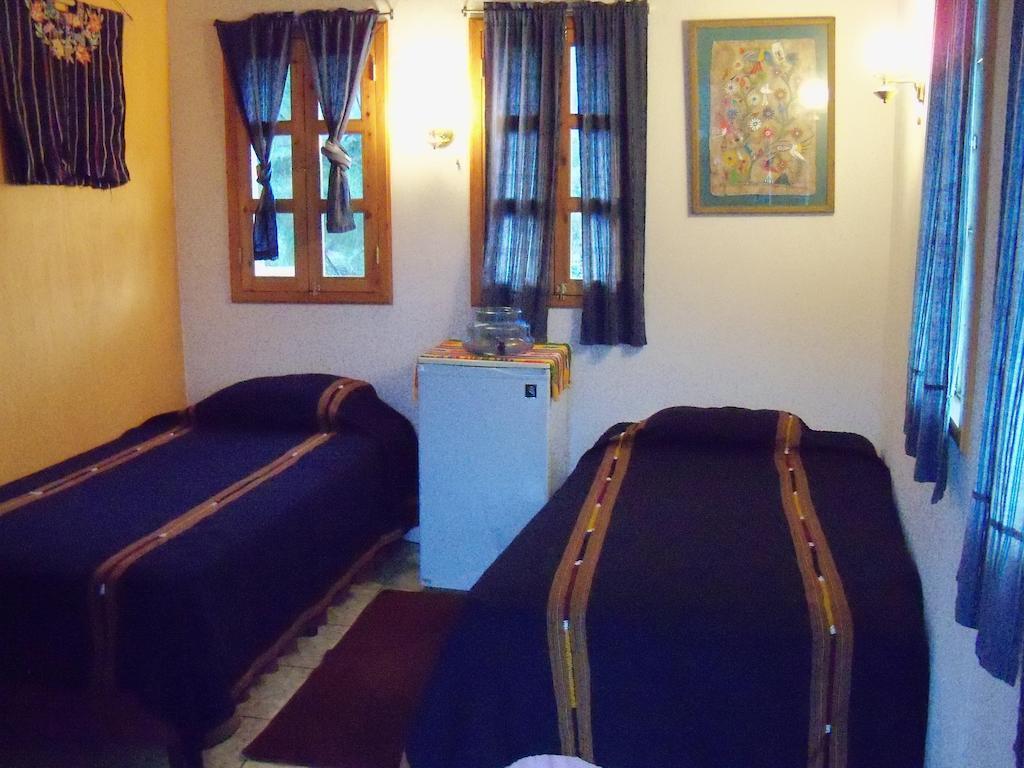 Posada Los Encuentros Panajachel Zimmer foto