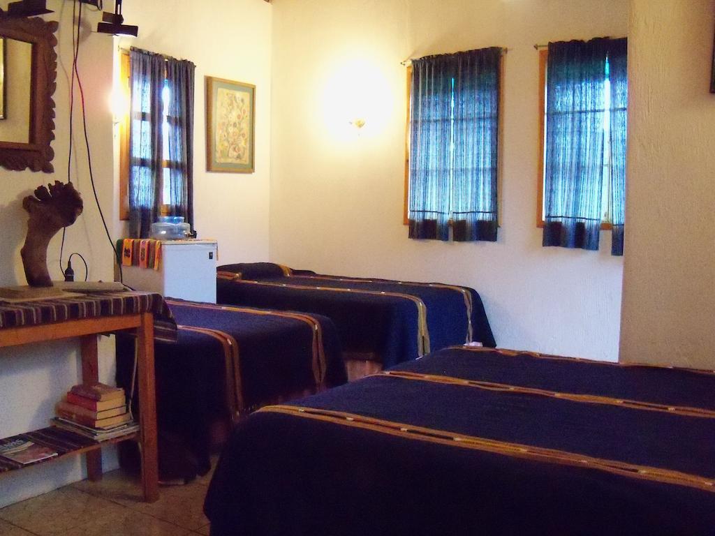 Posada Los Encuentros Panajachel Zimmer foto